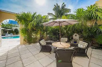 Hotel Bungalows At Windsong On The Reef The Bight Settlements